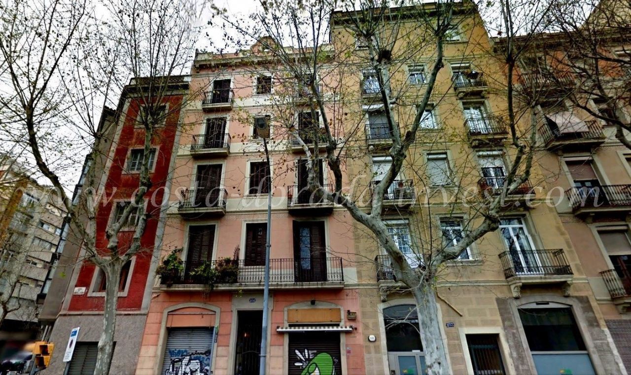 Коммерческая недвижимость в Барселоне, Испания, 700 м2 - фото 1