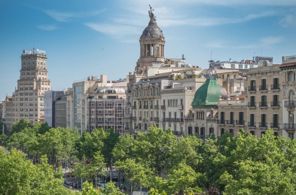 Коммерческая недвижимость в Барселоне, Испания, 989 м2 - фото 1