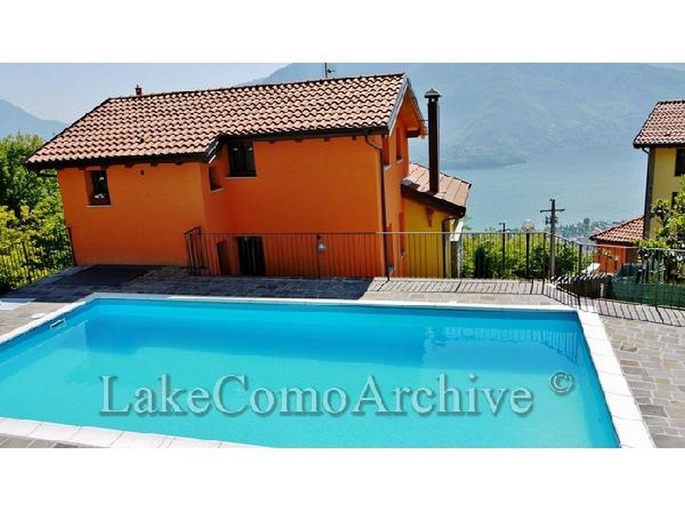 Квартира у озера Комо, Италия, 82 м2 - фото 1