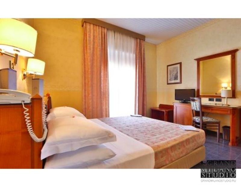Отель, гостиница в Болонье, Италия, 1 000 м2 - фото 1