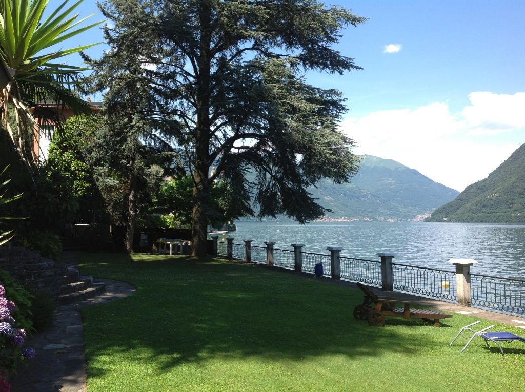 Вилла у озера Комо, Италия, 160 м2 - фото 1