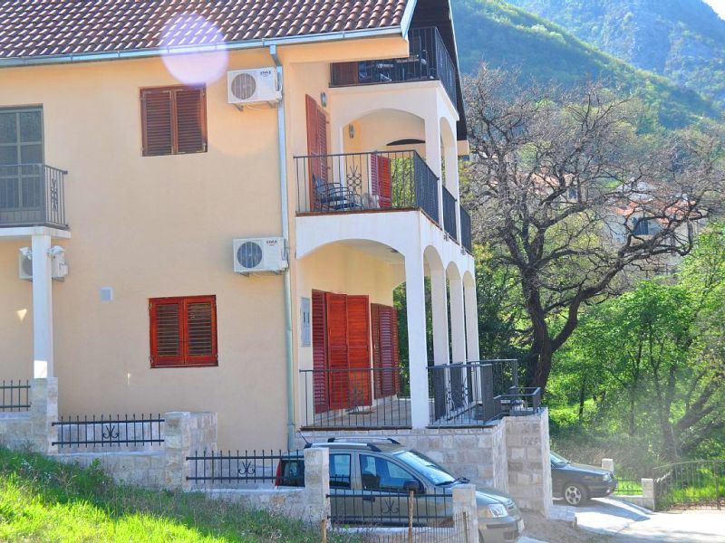 Квартира в Прчани, Черногория, 110 м2 - фото 1