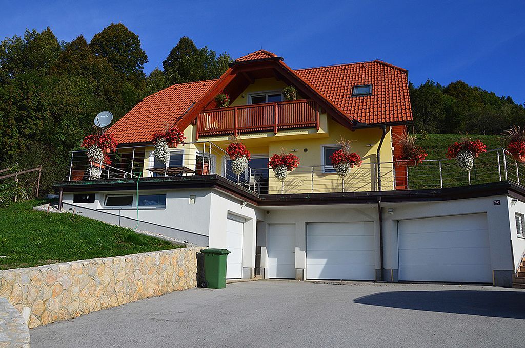 Дом в Целе, Словения, 327 м2 - фото 1