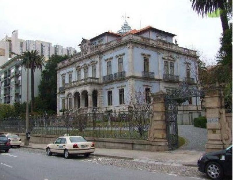 Особняк в Порту, Португалия, 6 947 м2 - фото 1