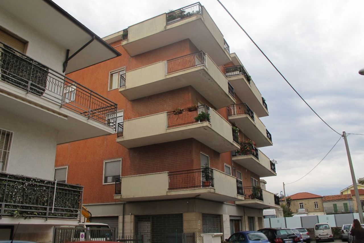 Квартира в Монтесильвано, Италия, 114 м2 - фото 1