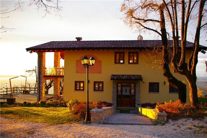 Коммерческая недвижимость у озера Гарда, Италия, 650 м2 - фото 1