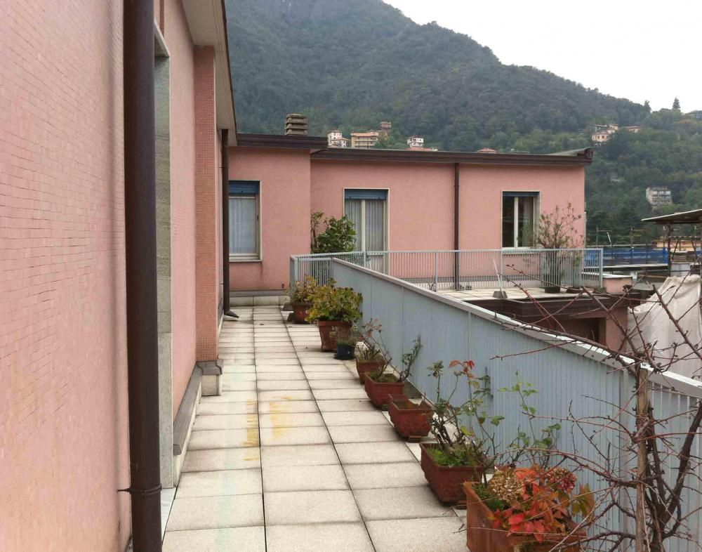 Апартаменты у озера Комо, Италия, 200 м2 - фото 1