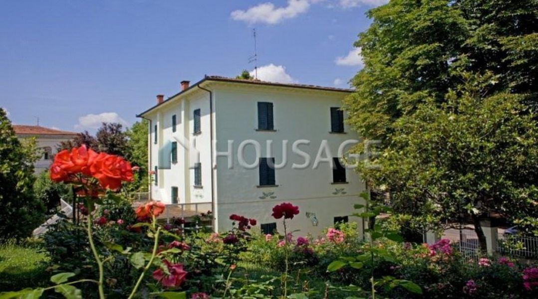 Дом в Ареццо, Италия, 390 м2 - фото 1