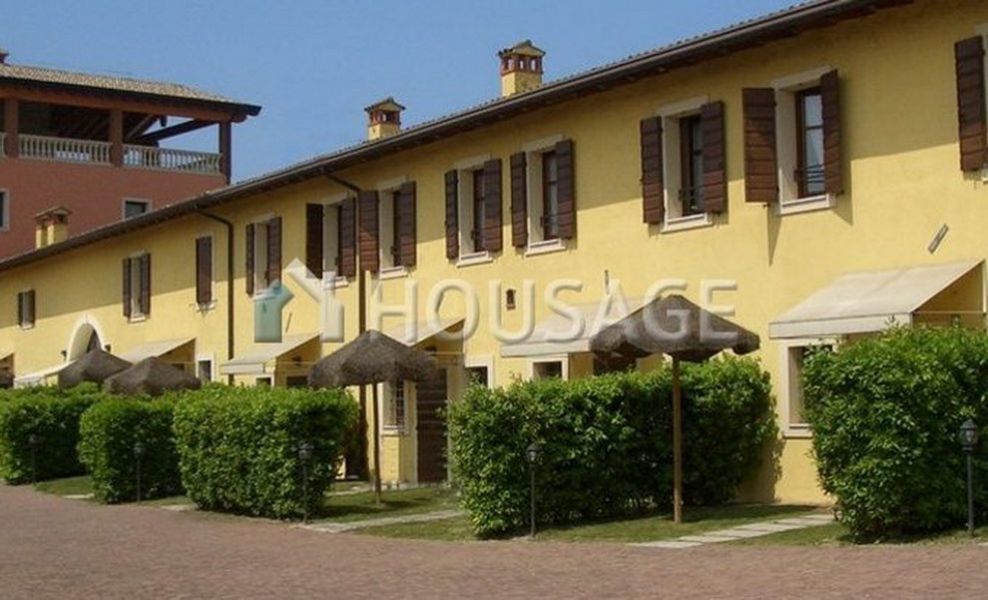 Коммерческая недвижимость в Вероне, Италия, 5 760 м2 - фото 1
