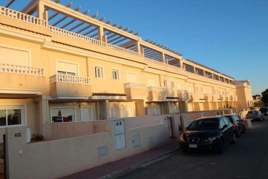 Коммерческая недвижимость в Торревьехе, Испания, 105 м2 - фото 1