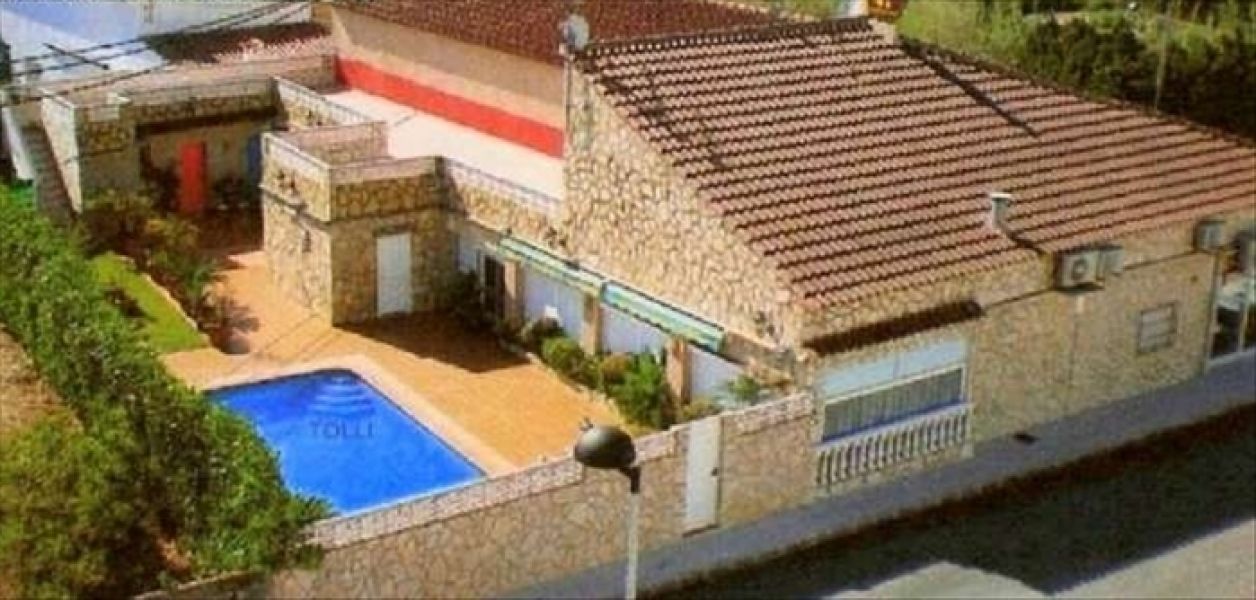 Коммерческая недвижимость в Дении, Испания, 800 м2 - фото 1