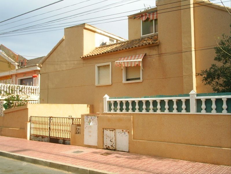 Коммерческая недвижимость в Торревьехе, Испания, 300 м2 - фото 1
