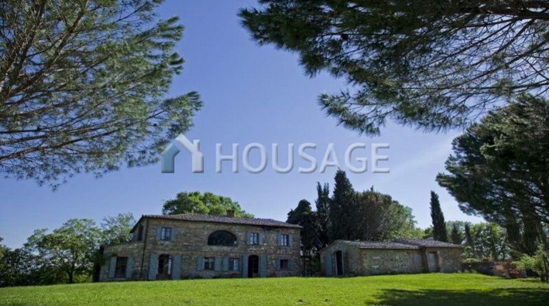 Дом в Ареццо, Италия, 450 м2 - фото 1