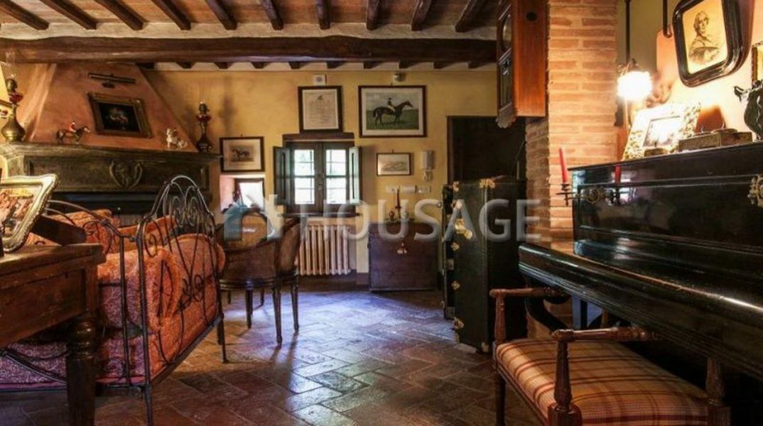 Дом в Сиене, Италия, 350 м2 - фото 1