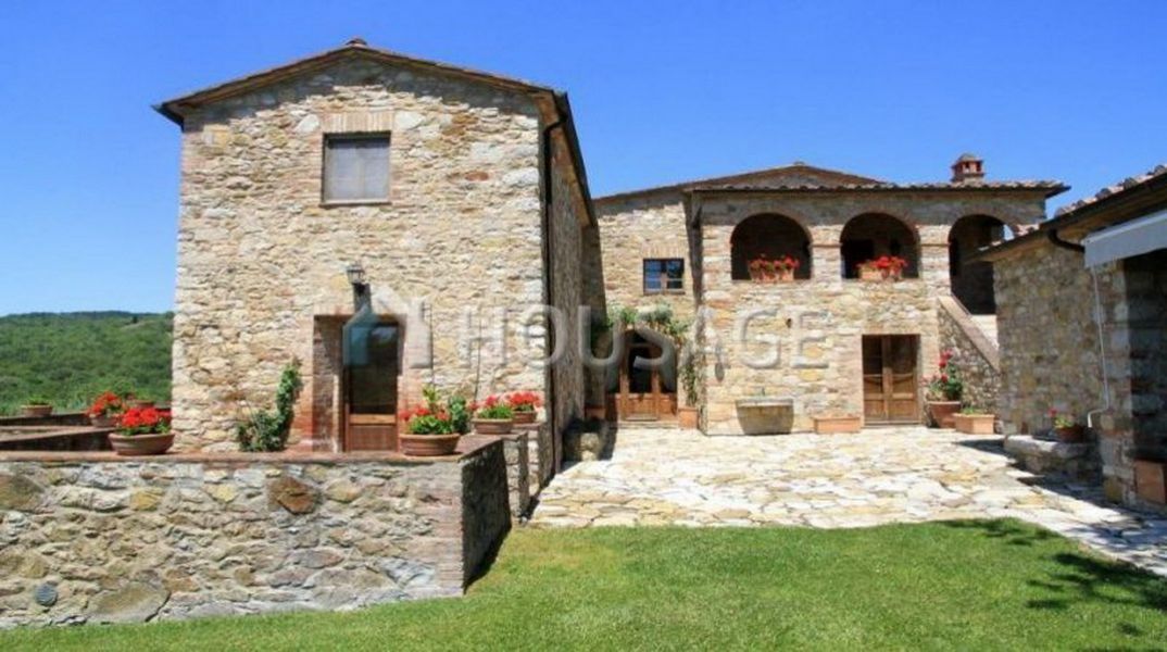 Дом в Сиене, Италия, 480 м2 - фото 1