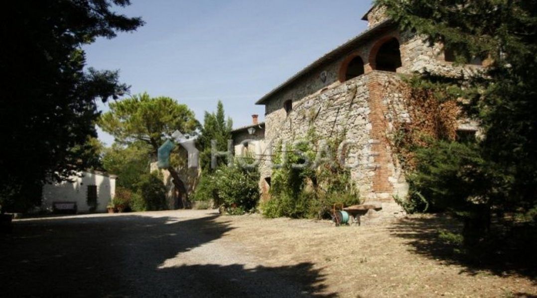 Дом в Сиене, Италия, 1 600 м2 - фото 1
