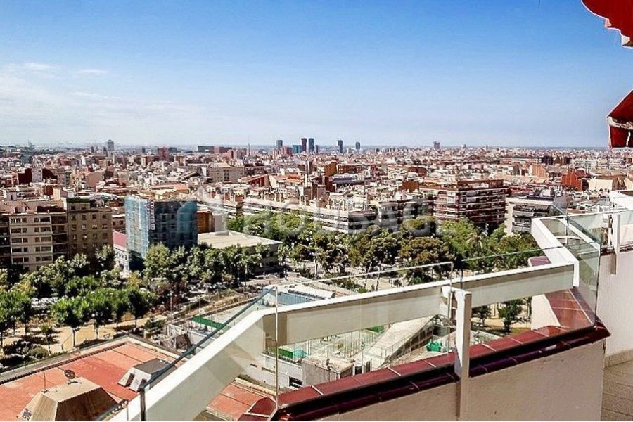 Квартира в Барселоне, Испания, 110 м2 - фото 1