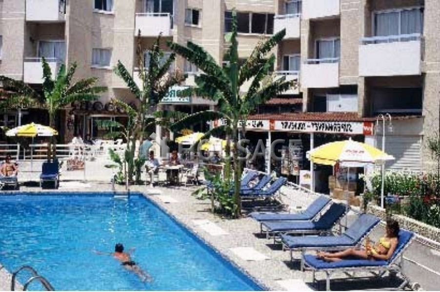 Отель, гостиница в Ларнаке, Кипр, 1 500 м2 - фото 1