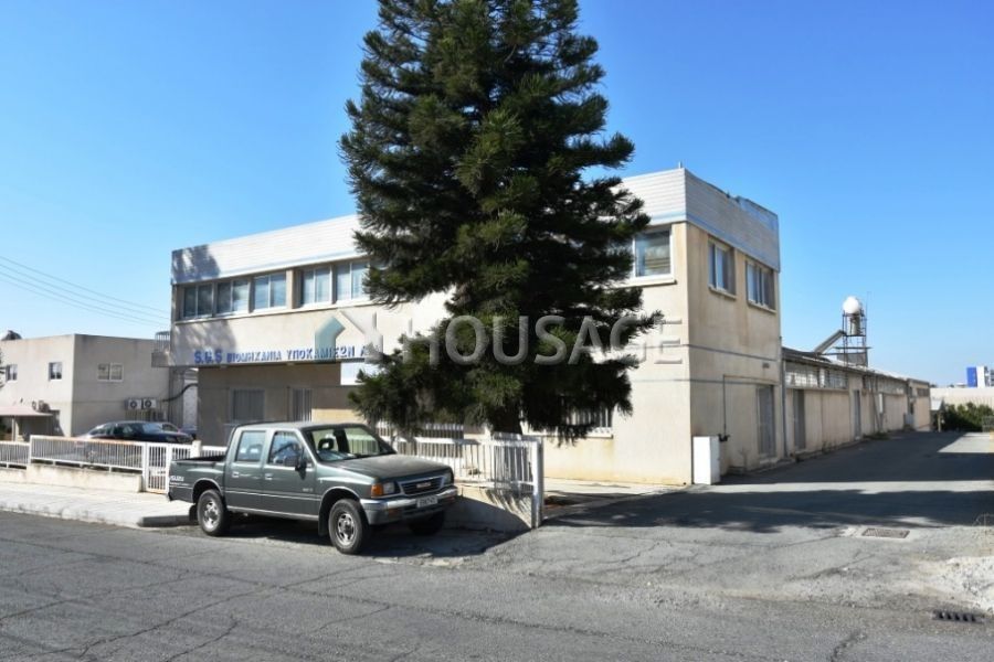 Коммерческая недвижимость в Лимасоле, Кипр, 1 932 м2 - фото 1