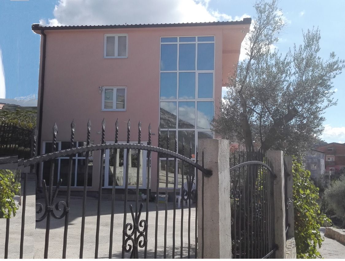 Дом в Баре, Черногория, 250 м2 - фото 1