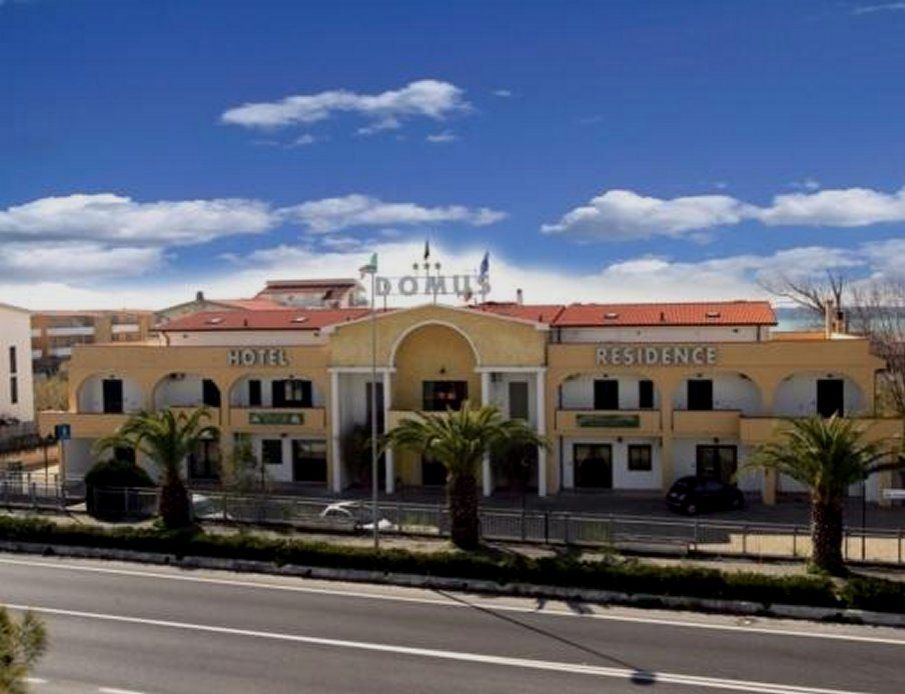 Отель, гостиница в Санта-Мария дель Чедро, Италия, 3 000 м2 - фото 1