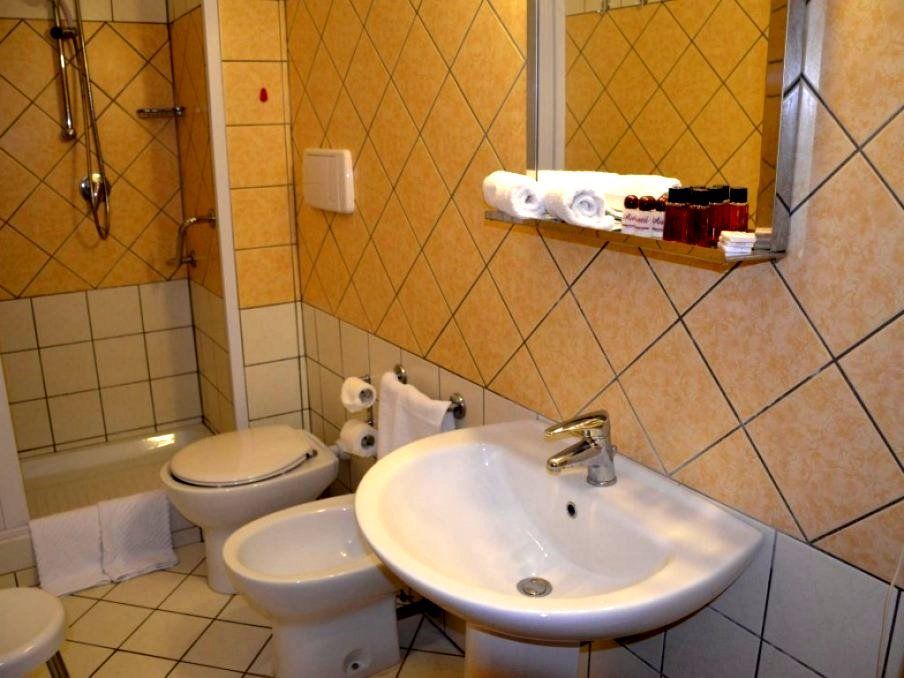 Отель, гостиница в Санта-Мария дель Чедро, Италия, 3 000 м² - фото 8