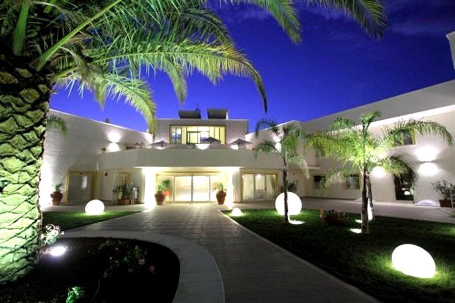 Отель, гостиница в Бельведере-Мариттимо, Италия, 3 000 м² - фото 2