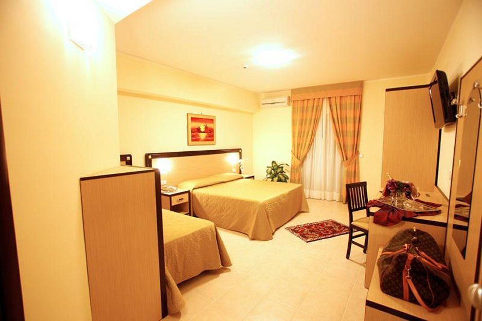 Отель, гостиница в Бельведере-Мариттимо, Италия, 3 000 м² - фото 8