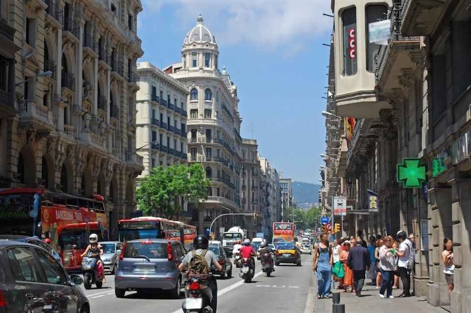 Коммерческая недвижимость в Барселоне, Испания, 2 092 м2 - фото 1