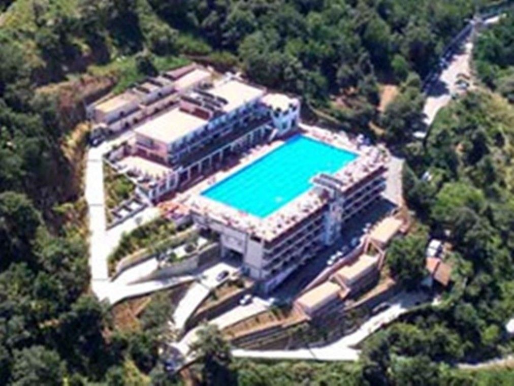 Отель, гостиница в Вибо Валентии, Италия, 13 825 м2 - фото 1