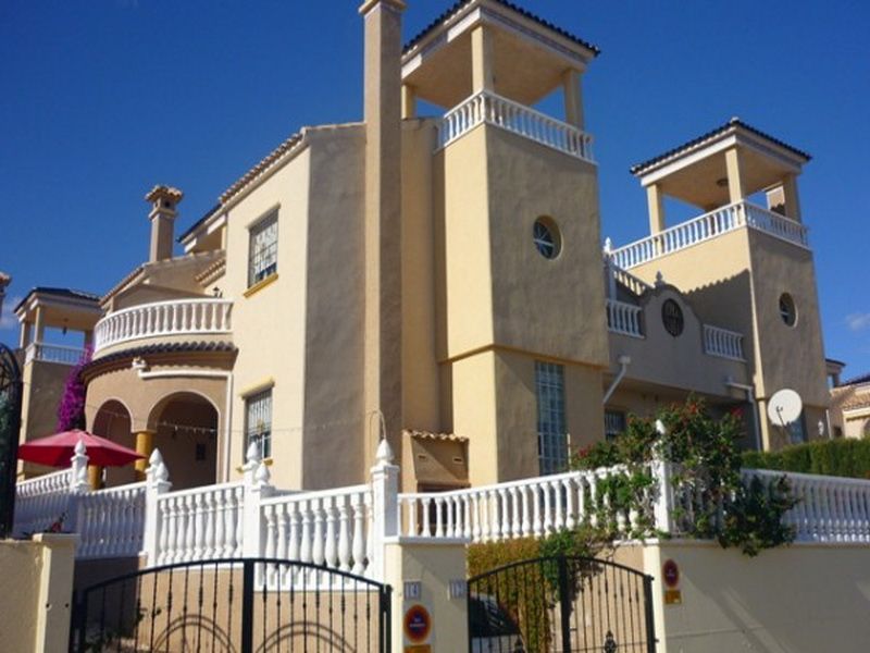 Дом в Гуардамар-дель-Сегура, Испания, 180 м2 - фото 1