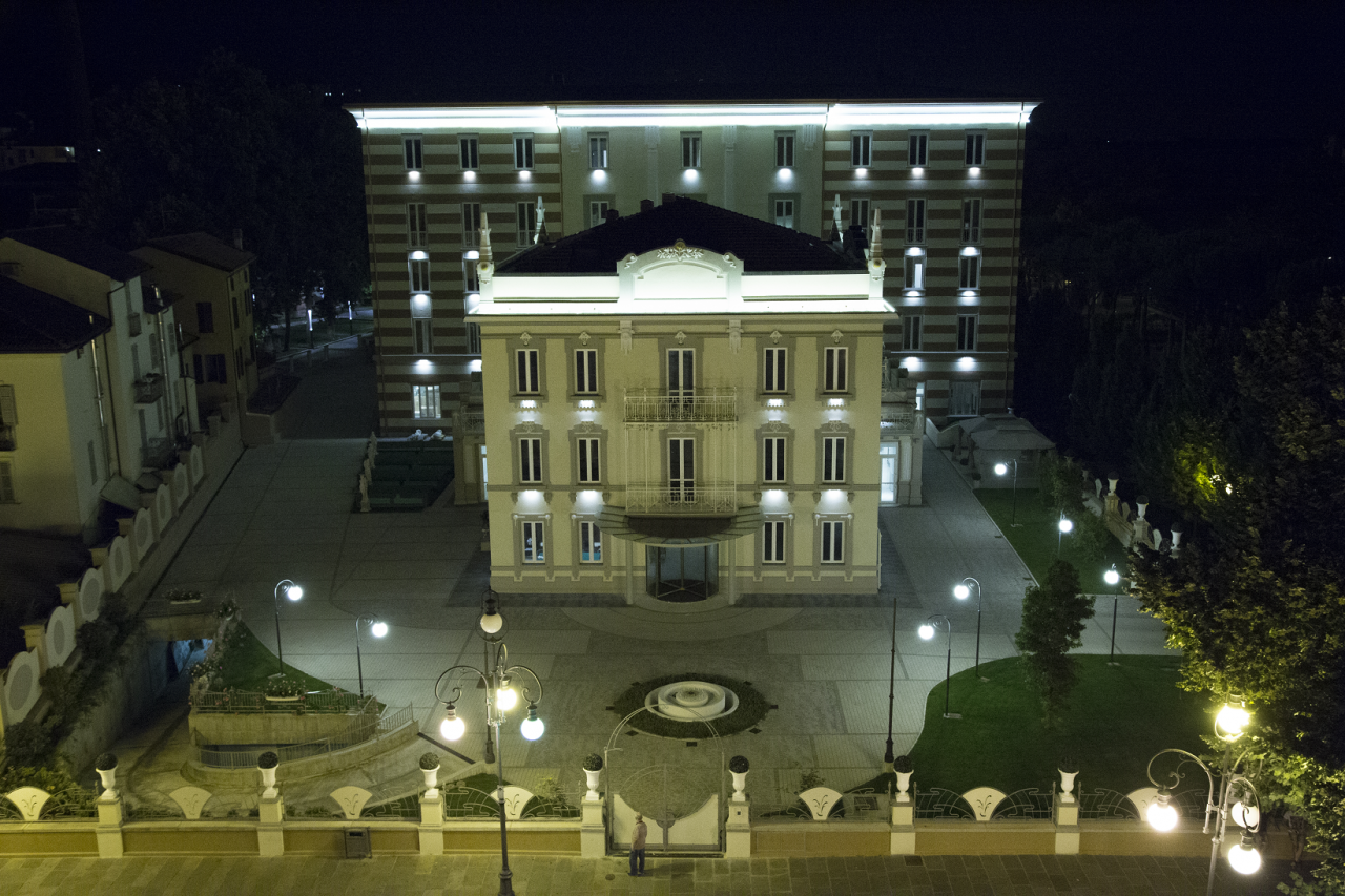 Отель, гостиница в Парме, Италия, 6 578 м2 - фото 1