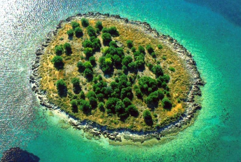 Остров в Фокиде, Греция, 10 811 м2 - фото 1