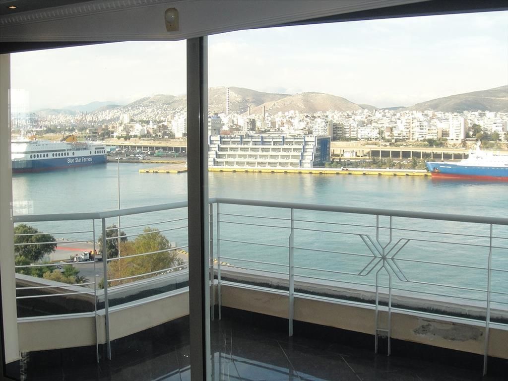 Коммерческая недвижимость в Пирее, Греция - фото 1