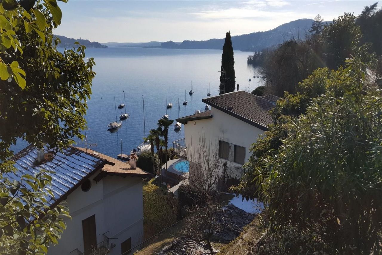Вилла у озера Маджоре, Италия, 278 м2 - фото 1