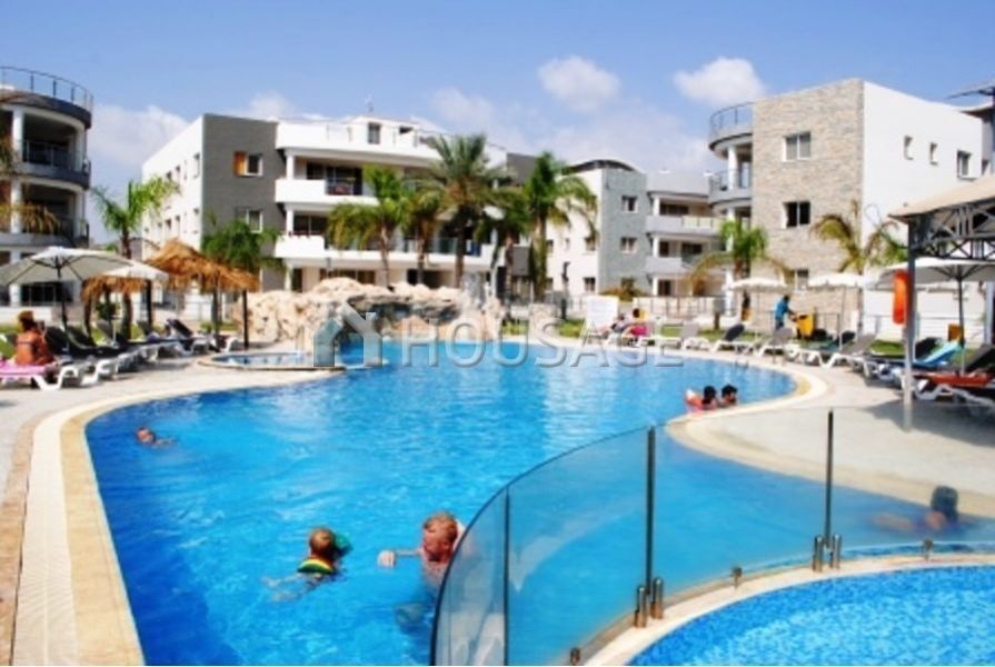 Коммерческая недвижимость в Ларнаке, Кипр, 9 999 м2 - фото 1