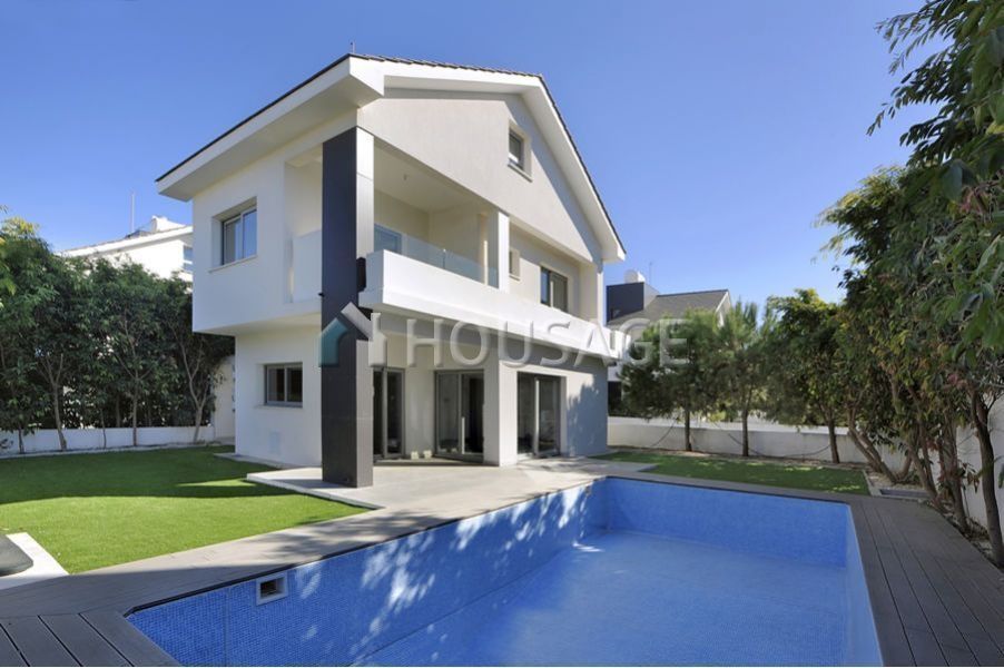 Коммерческая недвижимость в Ларнаке, Кипр, 4 683 м2 - фото 1