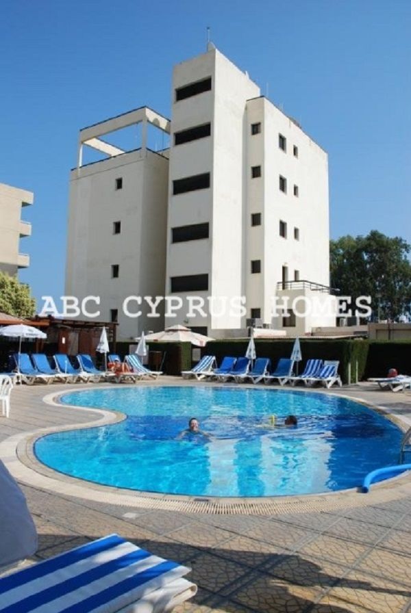 Отель, гостиница в Лимасоле, Кипр, 1 350 м2 - фото 1