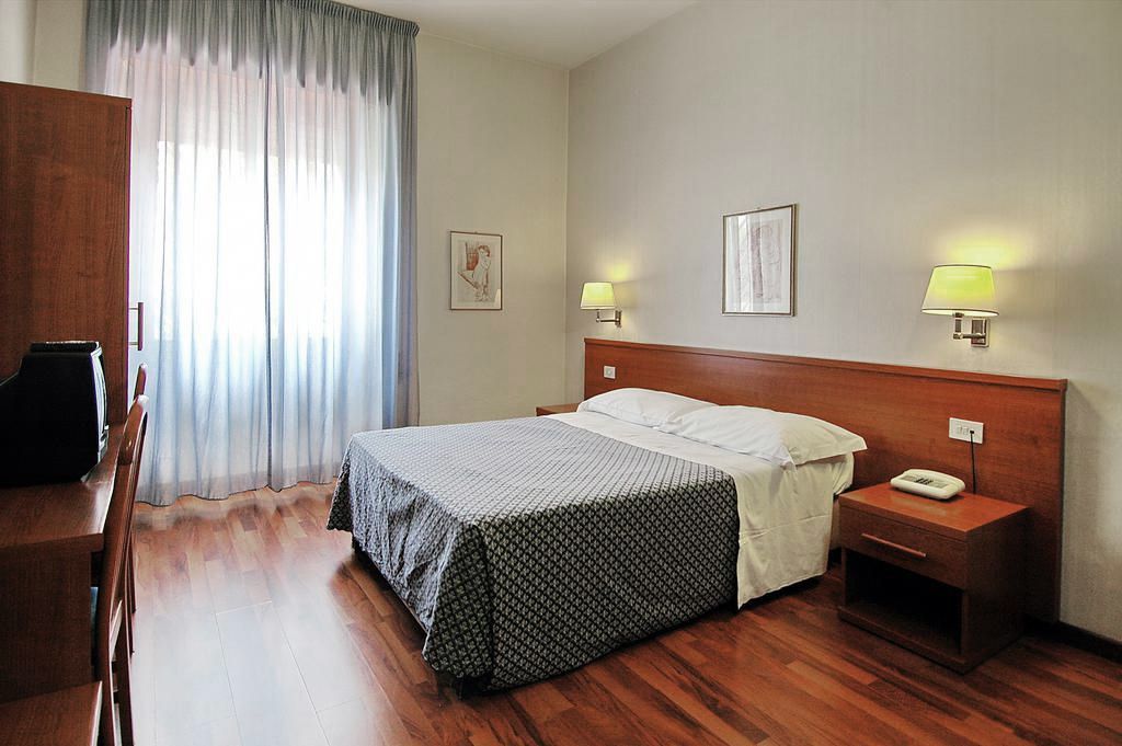 Отель, гостиница в Риме, Италия, 1 050 м2 - фото 1