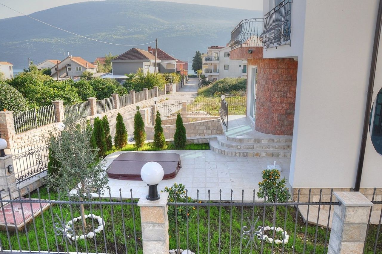 Дом в Дженовичах, Черногория, 213 м2 - фото 1