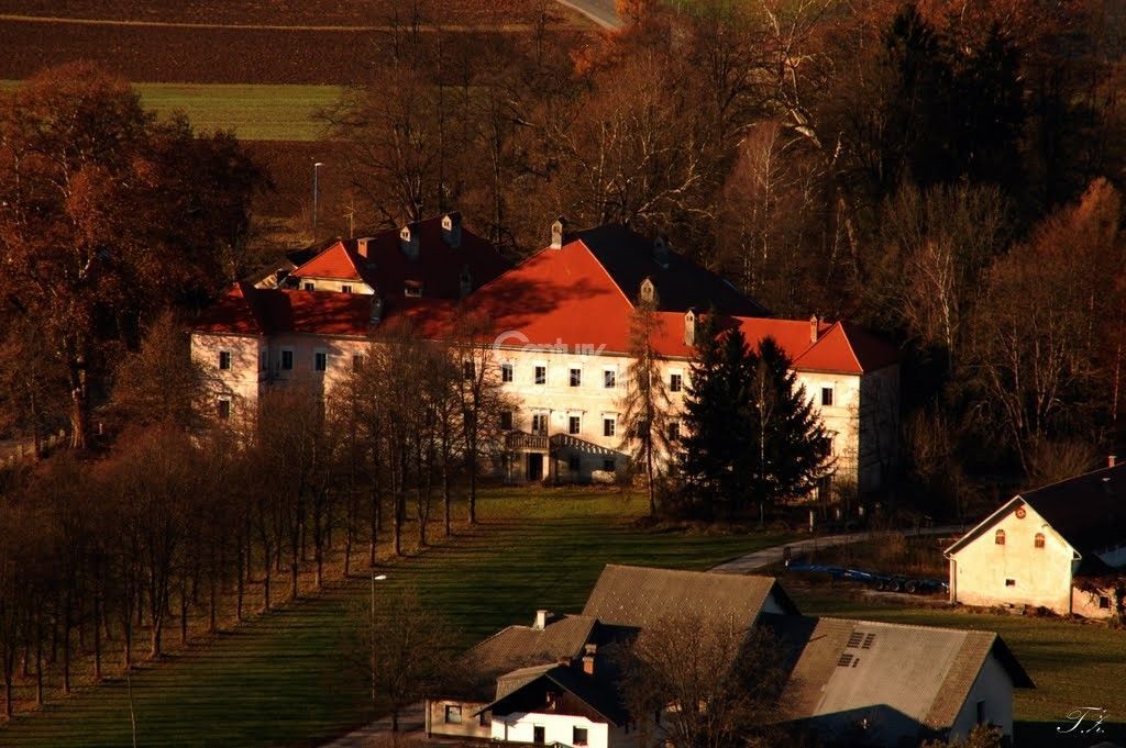 Отель, гостиница в Медводе, Словения, 4 880 м2 - фото 1