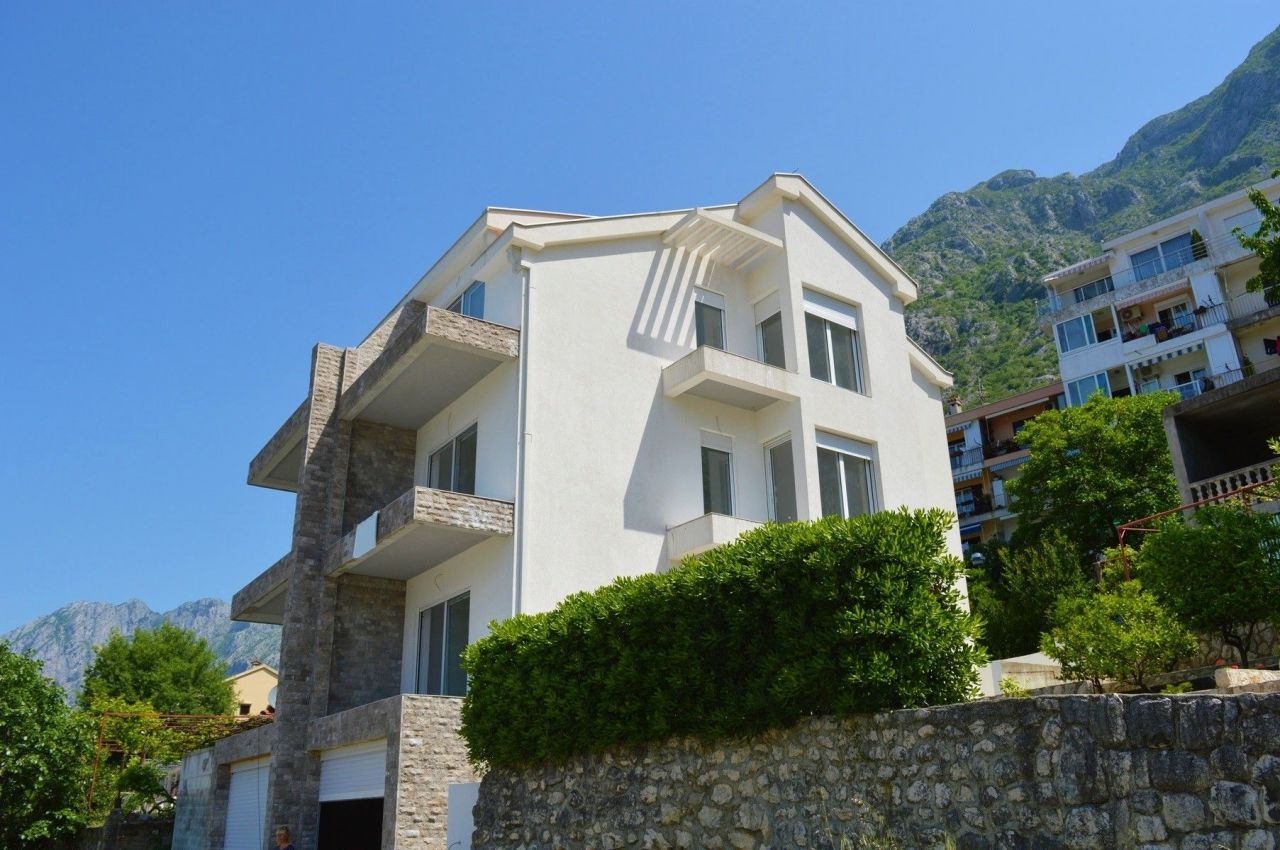 Коммерческая недвижимость в Которе, Черногория, 405 м2 - фото 1