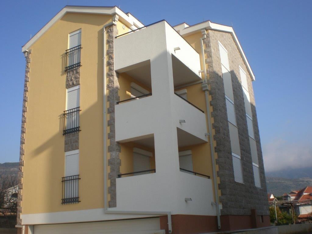 Апартаменты в Тивате, Черногория, 92 м2 - фото 1