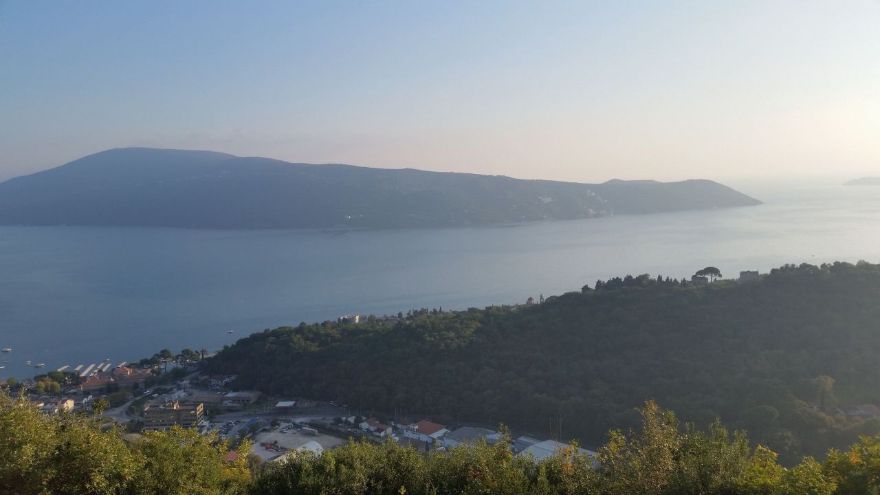 Земля в Херцег-Нови, Черногория, 6 300 м2 - фото 1