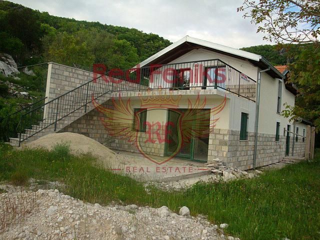 Дом в Херцег-Нови, Черногория, 210 м2 - фото 1