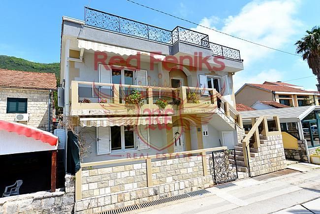 Коммерческая недвижимость в Кумборе, Черногория, 300 м2 - фото 1