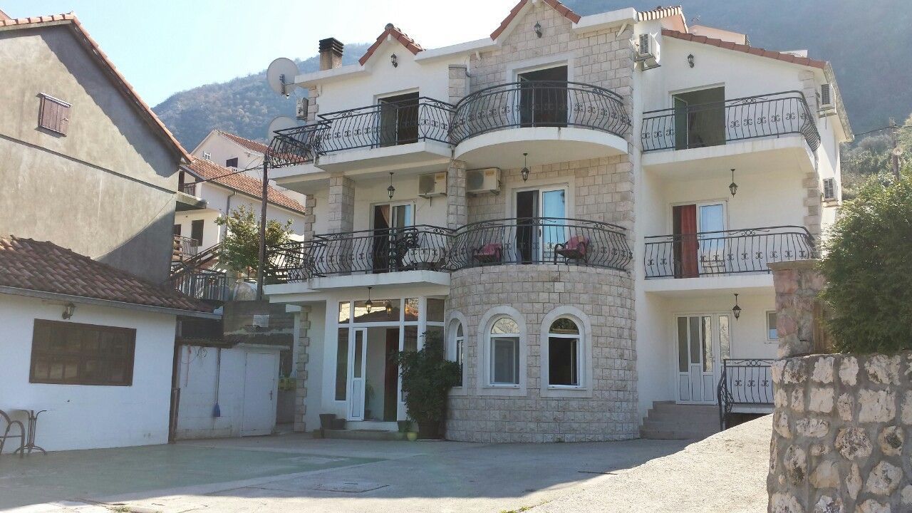 Дом в Которе, Черногория, 400 м2 - фото 1