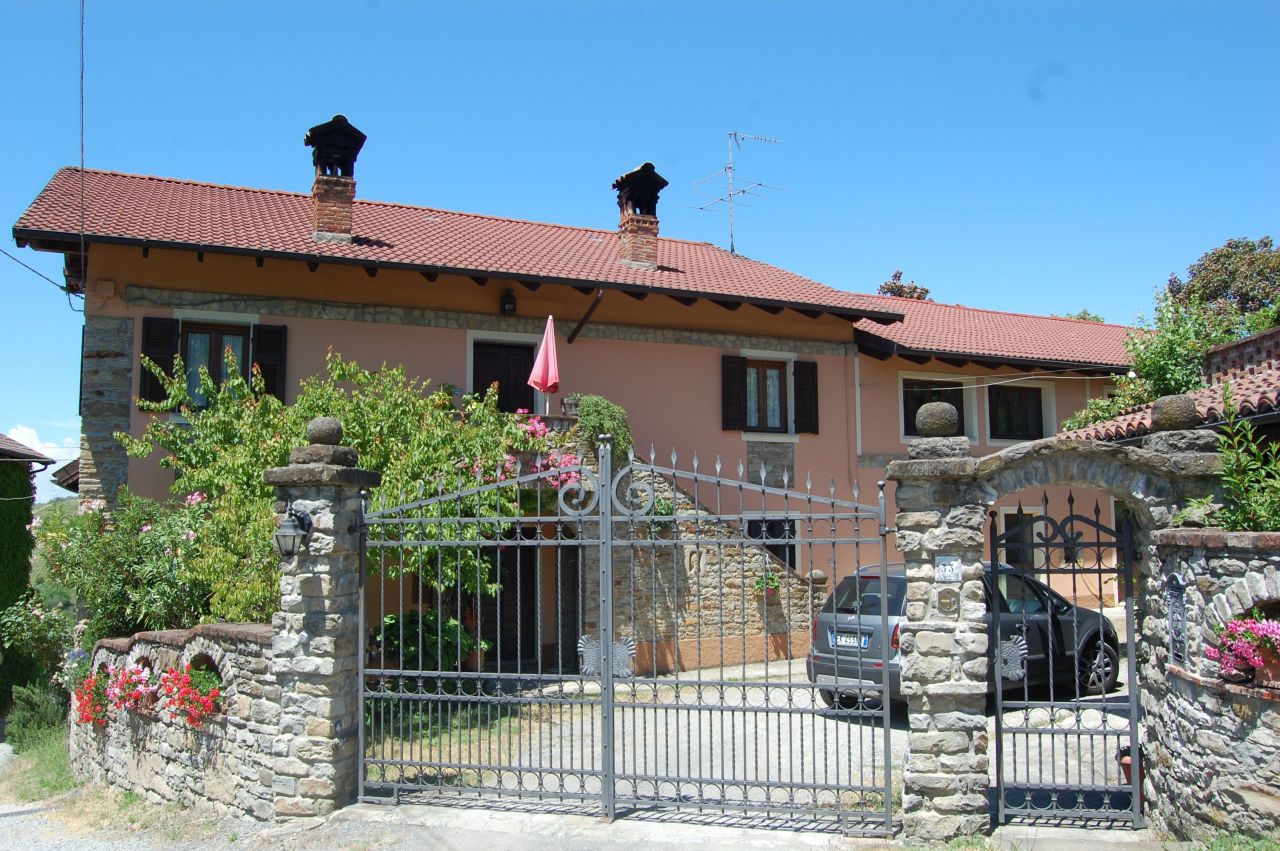 Дом в Алессандрии, Италия, 395 м2 - фото 1