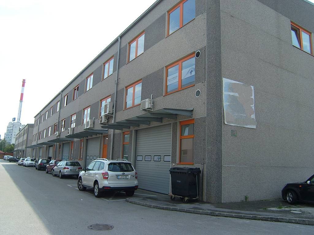 Коммерческая недвижимость в Любляне, Словения, 1 000 м2 - фото 1