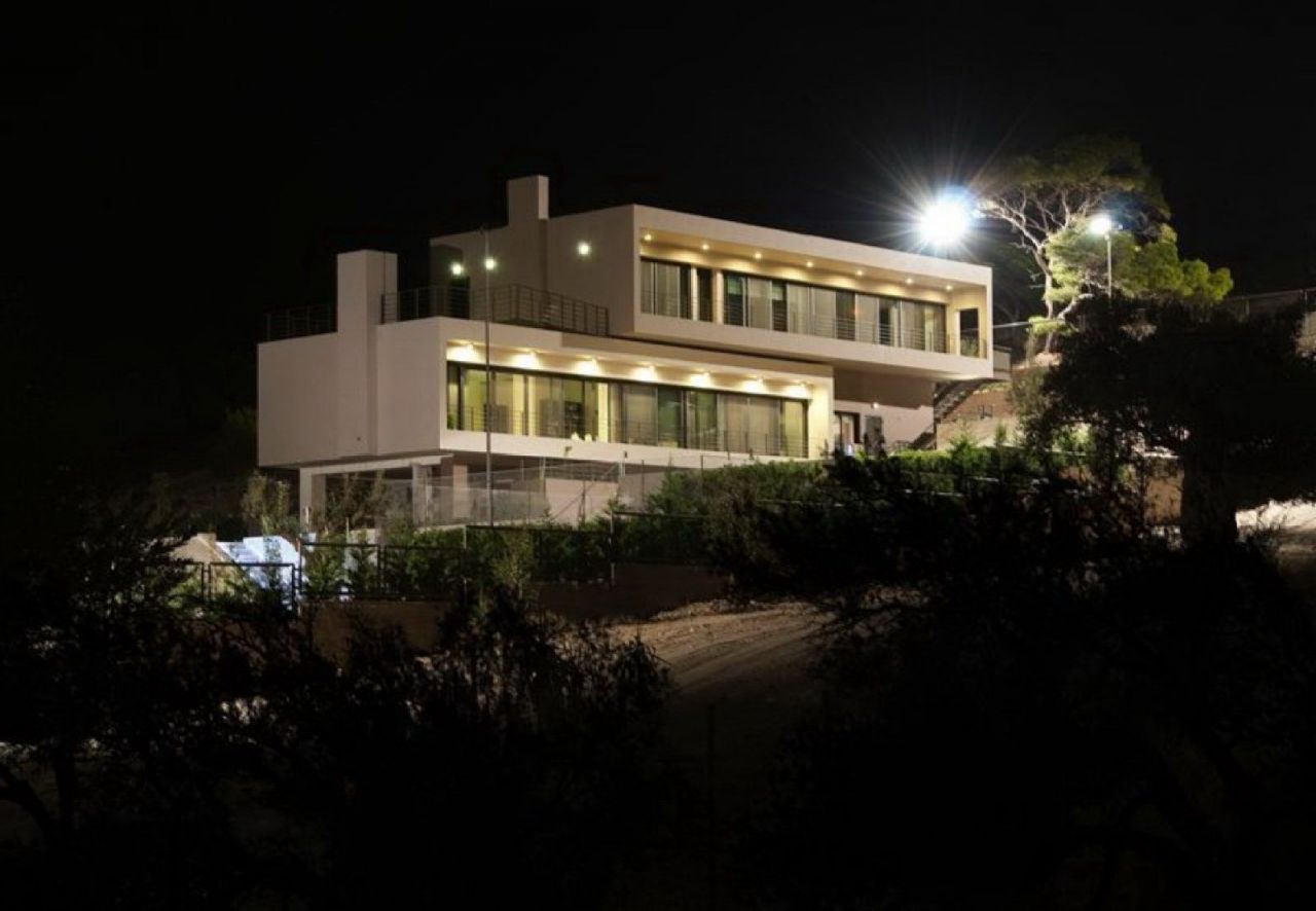 Коммерческая недвижимость в Аттике, Греция, 450 м2 - фото 1